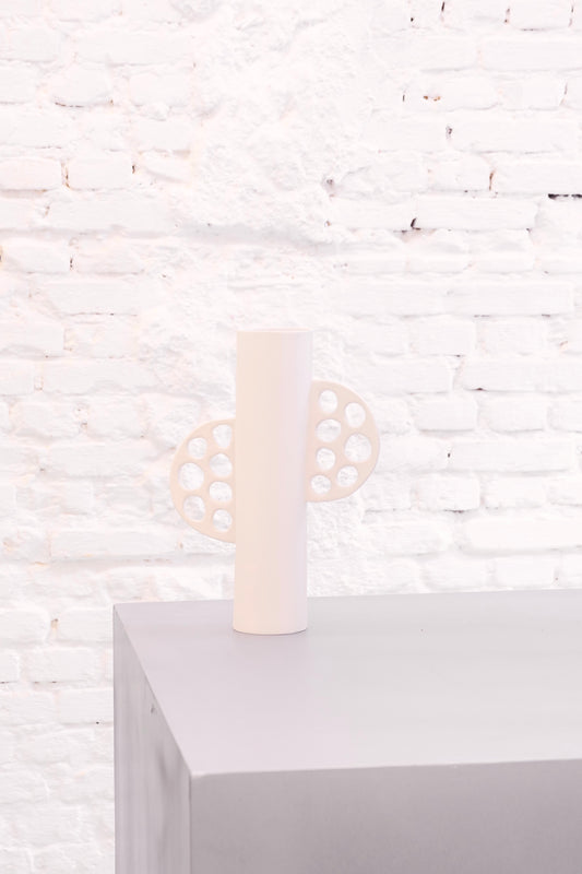 Vaso Branco com Alça Redonda Vazada