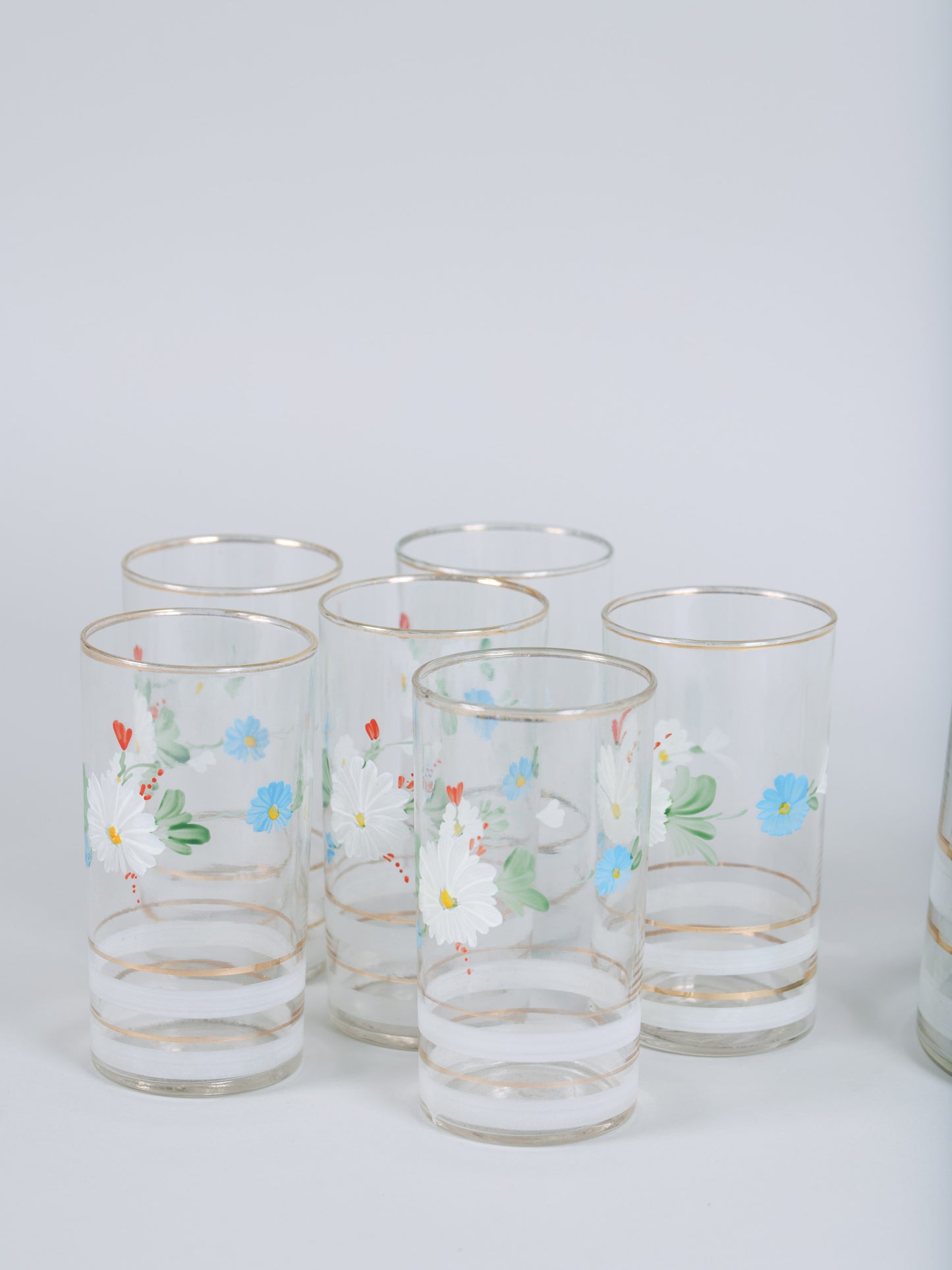 Conjunto de Jarra com Flores + 6 Copos Pintados à Mão