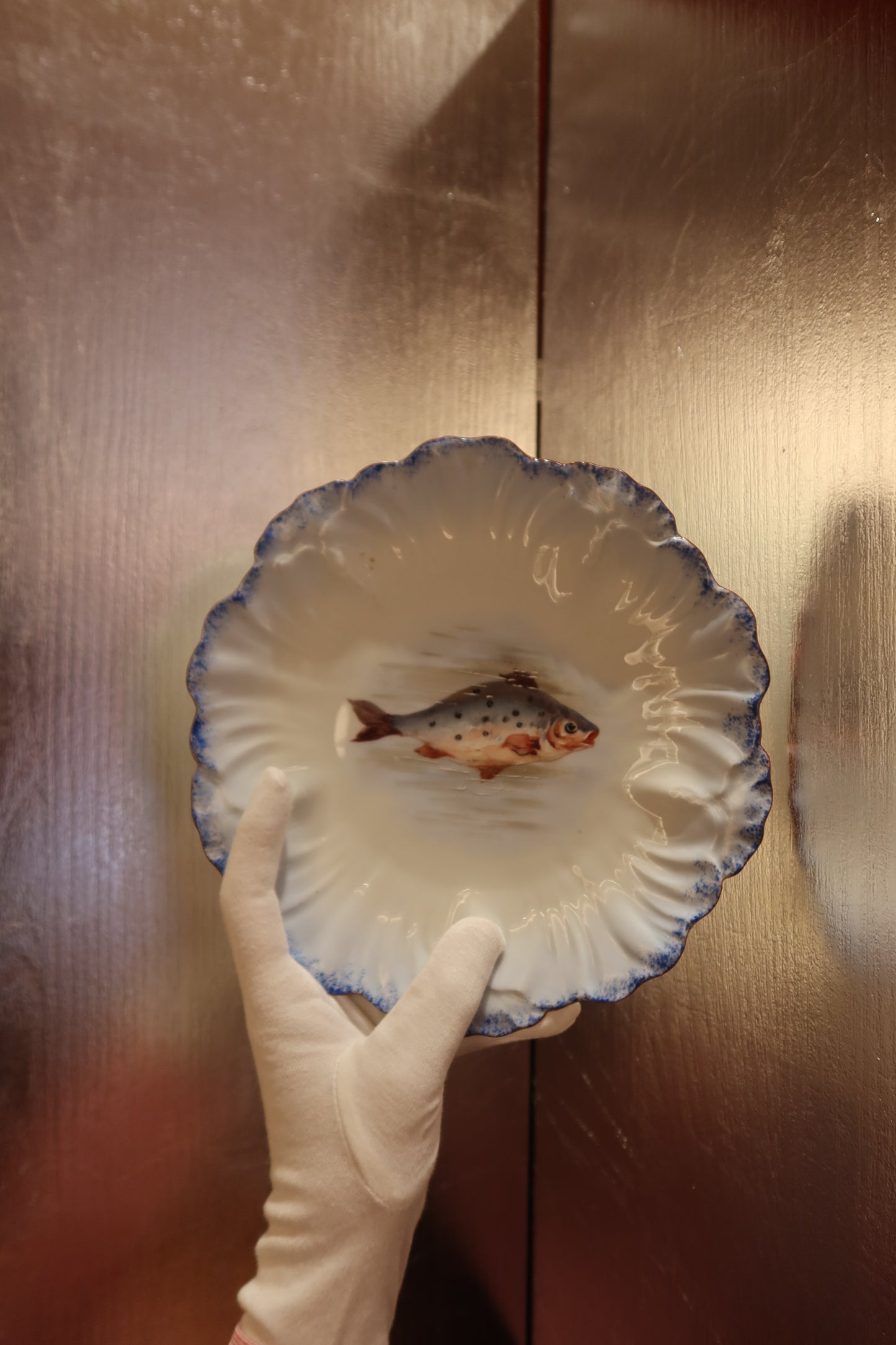 Prato de Porcelana Limonges com Peixe Pintado à Mão 3