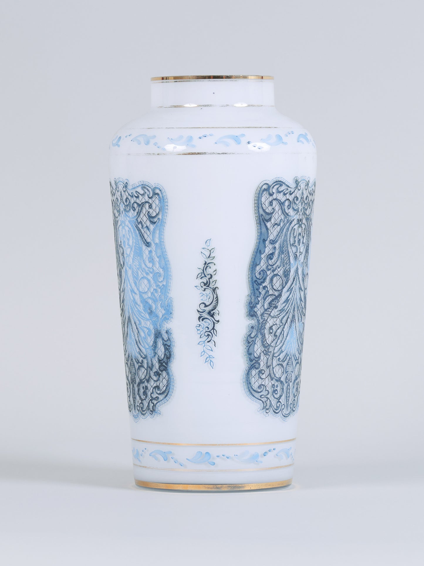 Vaso Branco com Pintura Arabescos
