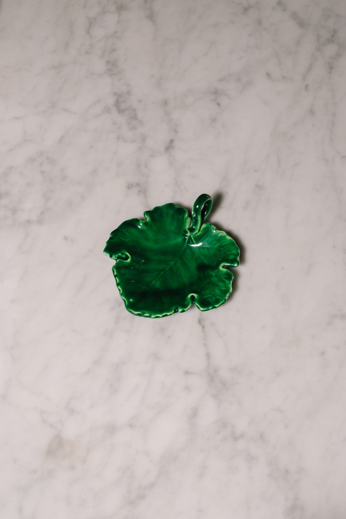 Folha verde de cerâmica